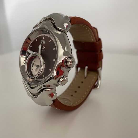Oakley Judge II GMT Swiss Watch, Sapphire Crystal and Brown Leather Strap - Picture 6 of 12